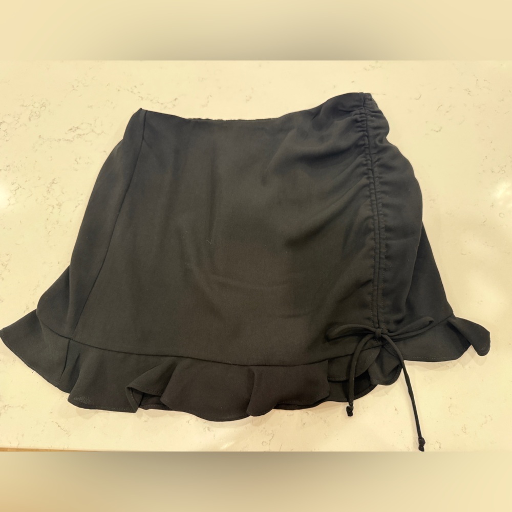 American Threads Black Ruffle Hem Skort